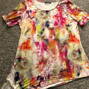 Lisette romantic floral tunic tee size S